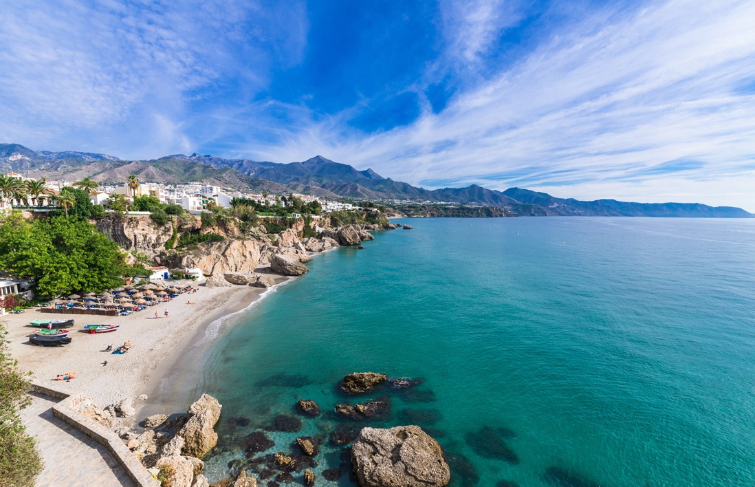 Playa Calahonda Lo Que No Te Puedes Perder De Nerja Tripkay Gu a