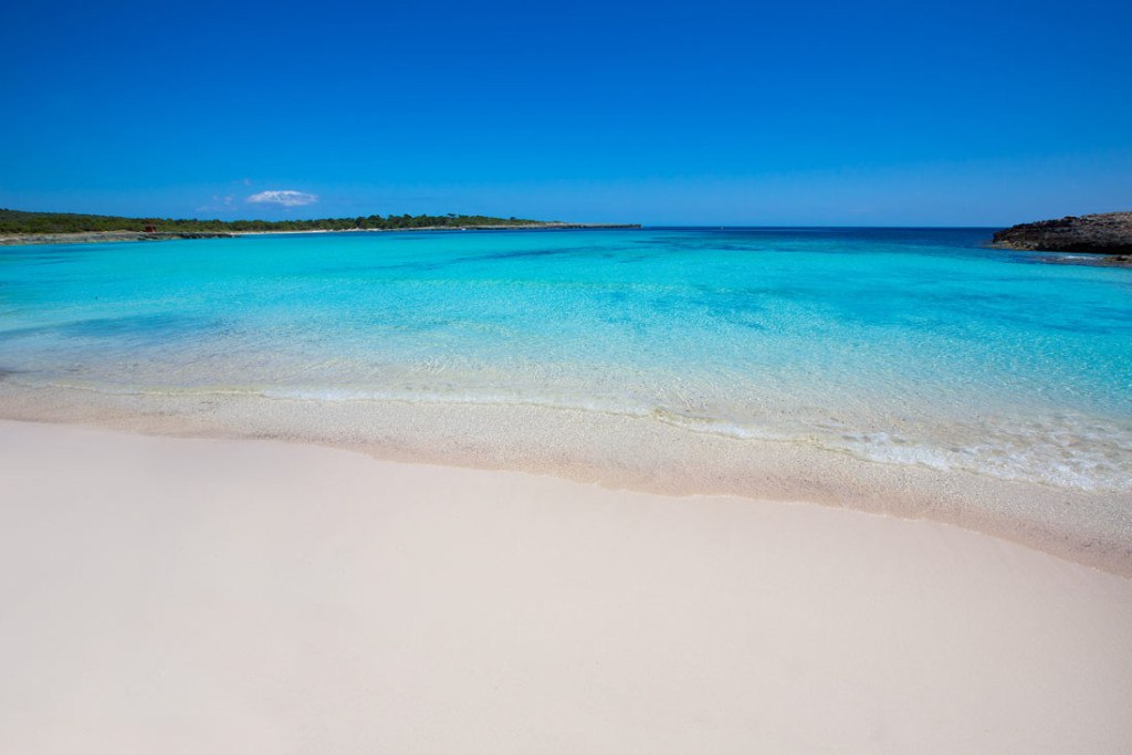cómo llegar a playa son saura