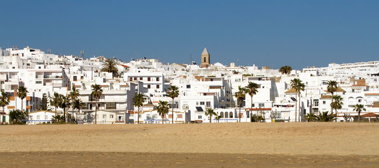 Beach and White Town, Conil De La Frontera. Editorial Stock Photo - Image  of building, blue: 63334888