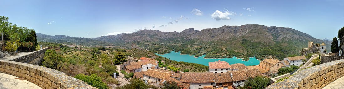 vista panoramica del castell de guadalest en la comunidad valenciana