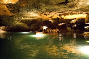 Imprescindibles de Peñíscola lago interior de las cuevas de San Jose en la vall d'uixó
