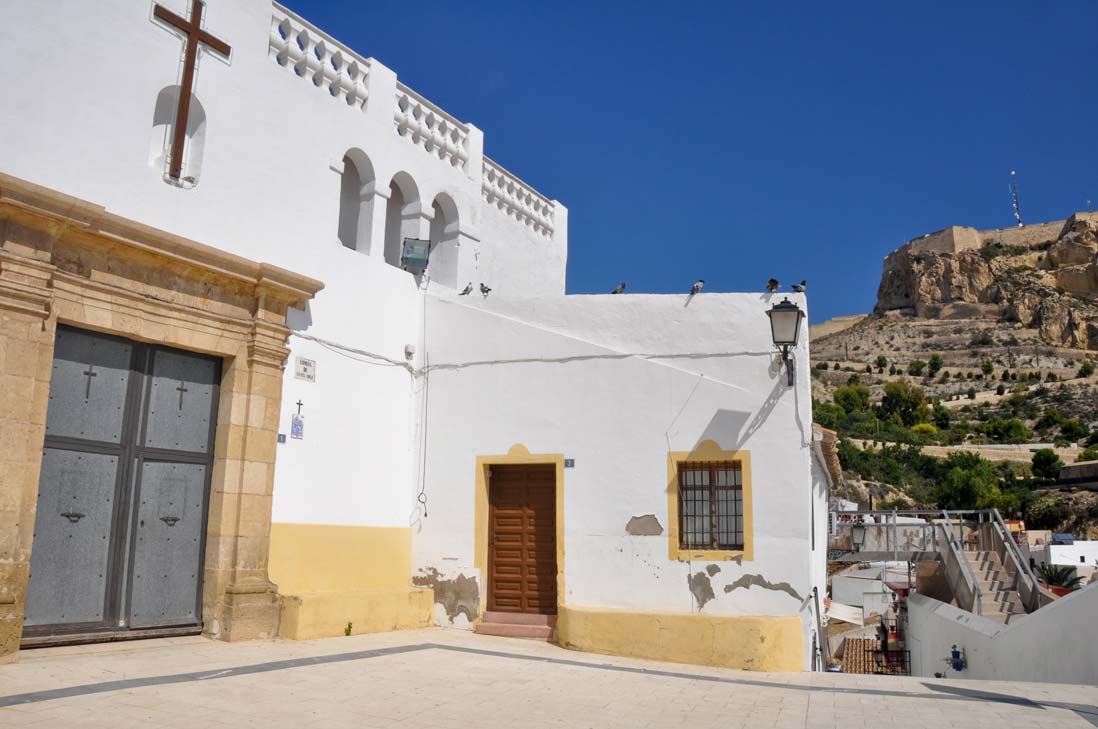 iglesia-en el Barrio de Santa Cruz -en-Alicante