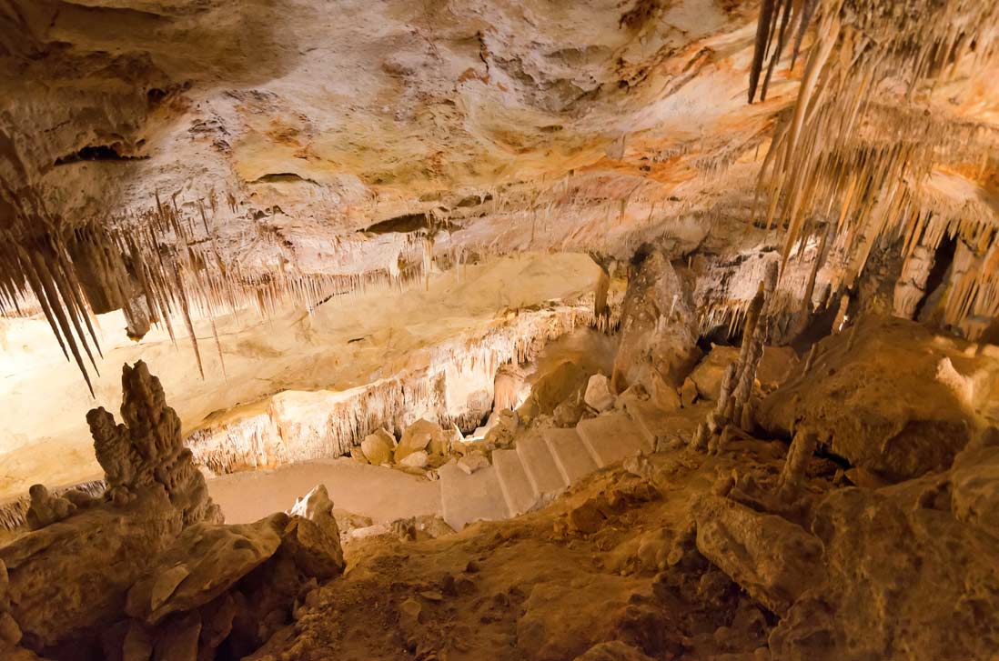 interior de las Cuevas del Drach en Porto Cristo