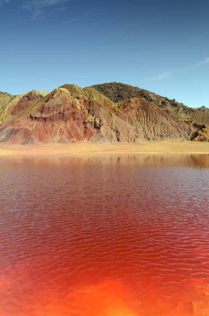 lago rojo de las minas abandonadas de mazarron