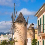 Es Jonquet, molinos de viento en un barrio histórico en Palma de Mallorca