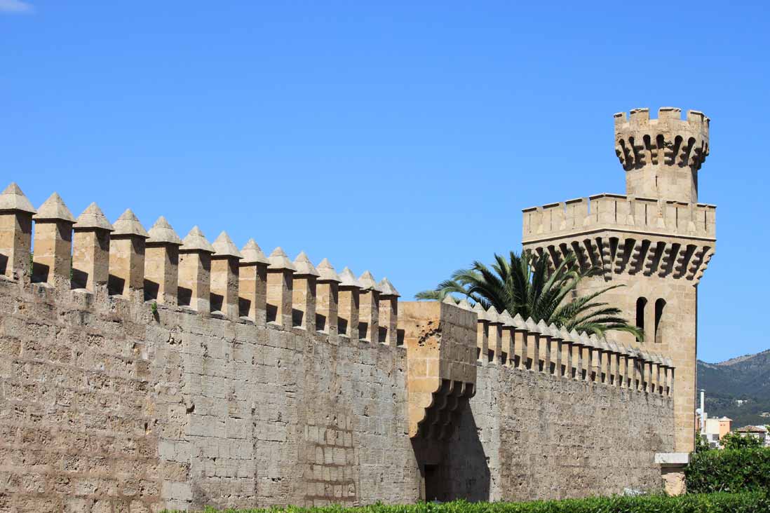 murallas del Palacio Real de la Almudainaa en Palma de Mallorca