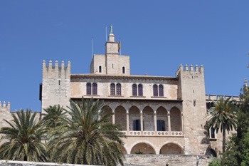 fachada del Palacio Real de la Almudaina de mallorca
