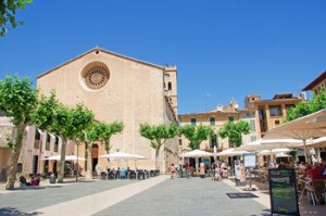 plaza mayor de Pollença en Mallorca en las Islas Baleares