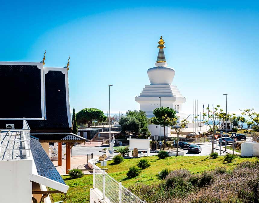 Buddhist-Stupa-de-la-Iluminación-in-Benalmadena