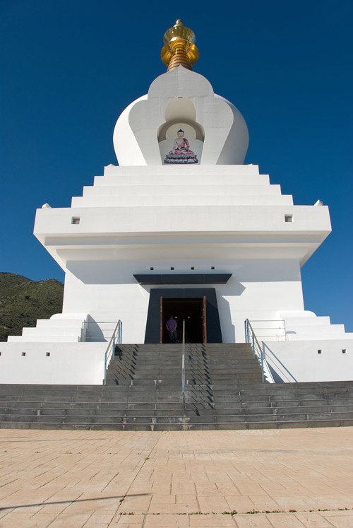 Main entrance to the temple Buddhist-Stupa-de-la-Iluminación