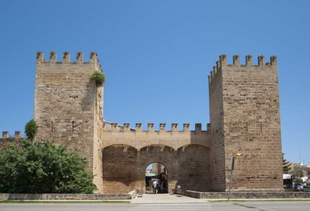 Alcudia main door acces frontal façade