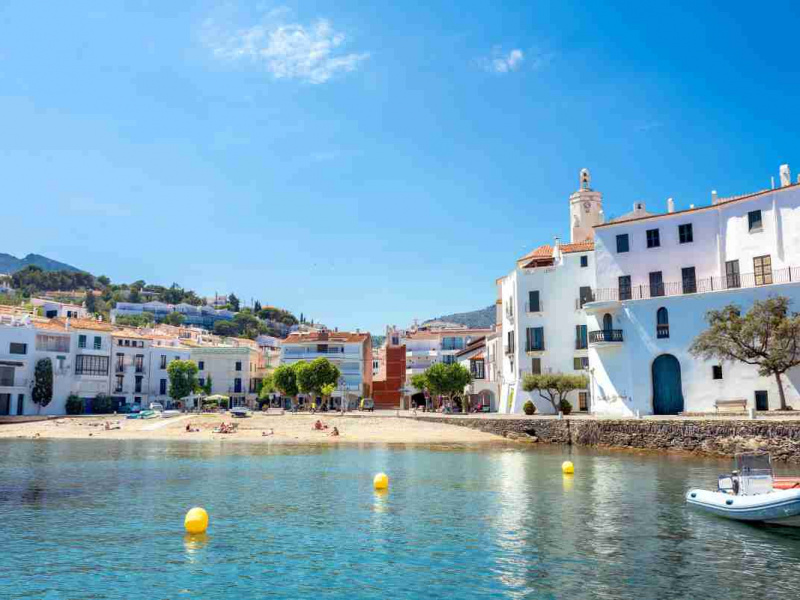 playa cadaques tripkay