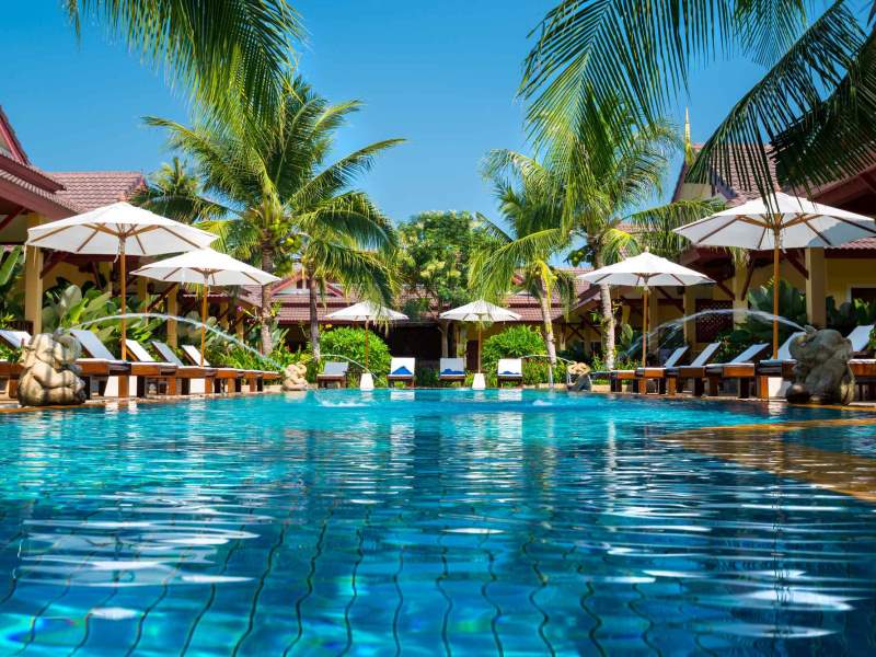 hotel piscina tropical
