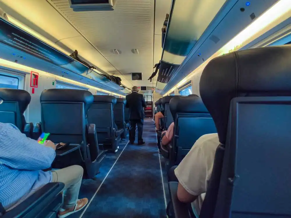 interior tren de alta velocidad